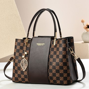 【Sp house】復古格子紋樹葉吊飾女款大容量手提斜背包側肩包(咖啡色)