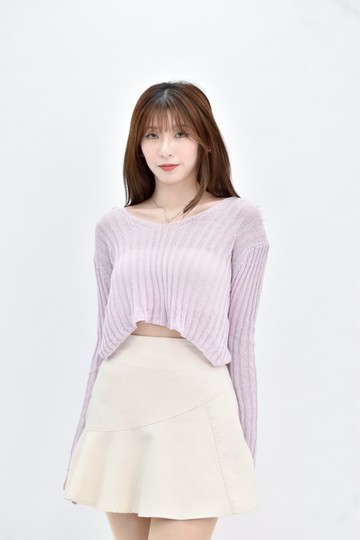 (M) 紫色針織短版長袖上衣