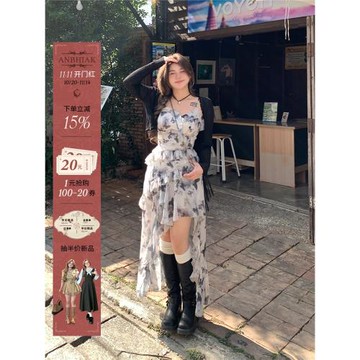 安妮不火 碎花蝴蝶吊帶長裙子女收腰2024早春新款微胖顯瘦連衣裙