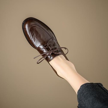 香港英倫風系帶小皮鞋女2025大碼圓頭真皮深口單鞋軟皮棕色樂福鞋