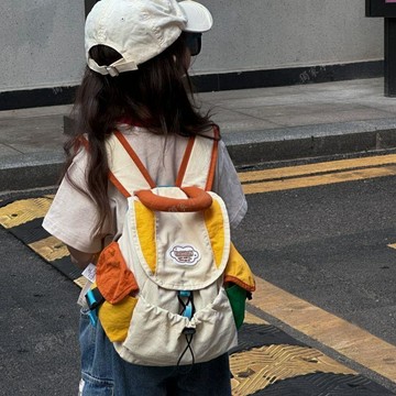 💖臺灣出貨💖幼兒園小學生兒童書包2026新款時尚撞色男女孩外出遊輕便研學揹包0408