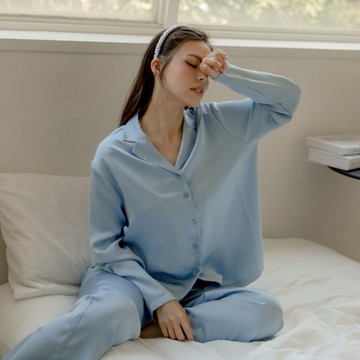 Rising Boutique 設計款珍珠光感長袖套裝-冰川藍(純色釦） - L