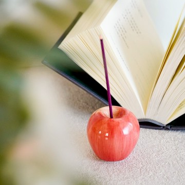 UDlab｜水果造型陶瓷香插 陶瓷質感小蘋果 小西洋梨香插 線香底座 陶瓷 綫香 禪意 共兩款 CB-F03002