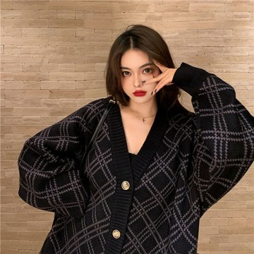 EMMA大尺碼外套  港風秋冬新款寬松v領菱格毛衣外套女中長款 黑色針織開衫