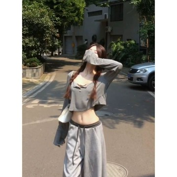♡ 𝑪𝒉𝒊𝒄 𝒖 ♡新款女夏季穿搭慵懶風灰色鏤空長袖好看溫柔灰色T恤通勤上衣女裝