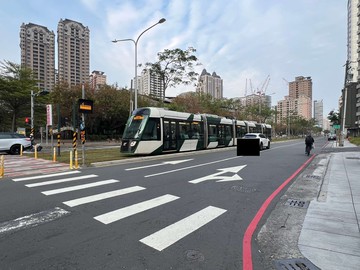 遠雄PARK16農十六龍華凹子底捷運高樓配平車｜高雄市鼓山區龍德路