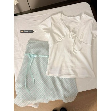 套裝女夏季韓系減齡蕾絲拼接V領短袖T恤上衣高腰顯瘦格紋半身裙潮011715
