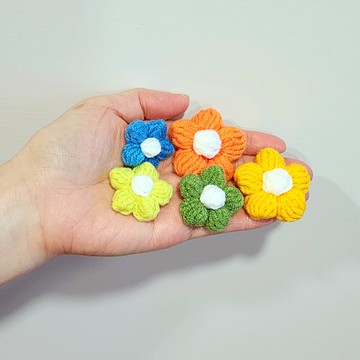 可愛泡芙花別針