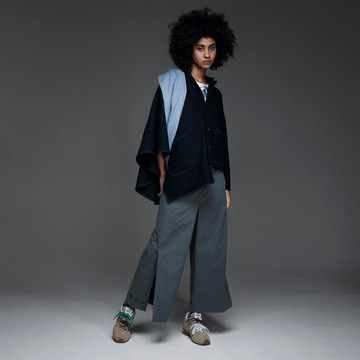 不對稱毛料披風外套