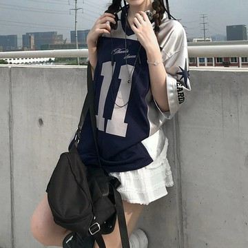 B72 CU🇰🇷現貨🖤科技未來感💫燙銀V領寬鬆休閒短袖T恤上衣 大學T 下身失蹤 短袖上衣