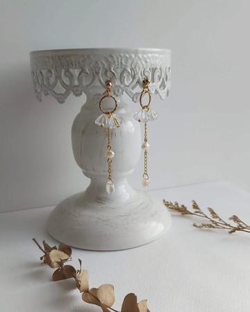 Aiyana  透明小花苞 淡水珍珠 水滴珠 復古系列 耳環 - 耳針/耳夾