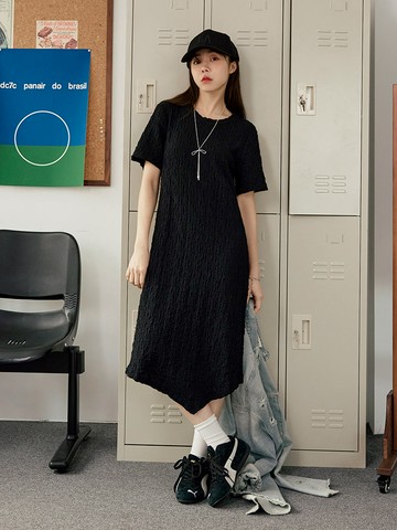 純色皺皺肌理不規則裙襬短袖洋裝