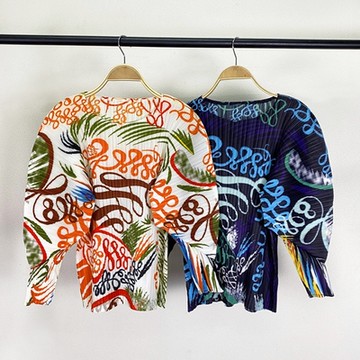 [米蘭精品] 現貨+預購 三宅風皺褶衣服褶皺外套摺衣彈力女裝顯瘦折衣大碼-T恤印花蝙蝠袖寬鬆女裝2色74cg70