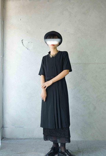 尋寶古著-俐落剪裁設計感開襟無領黑色洋裝-附腰帶