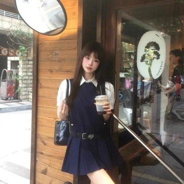 韓系學院風套裝新款設計感高腰顯瘦短袖襯衫揹帶百褶連衣裙兩件套夏季流行 韓系網紅款顯瘦遮肉顯減齡 背帶裙套裝 夏季流行 韓