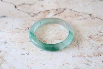 Journal-幾重山 天然非洲翠(石英岩玉)正冰白冰辣綠飄花平安手鐲