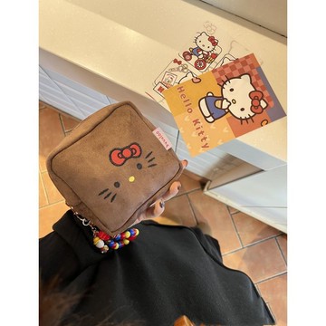 kitty化妝包🎀 麂皮絨刺繡kitty化妝包大容量姨媽巾收納小方包便攜外出相機包