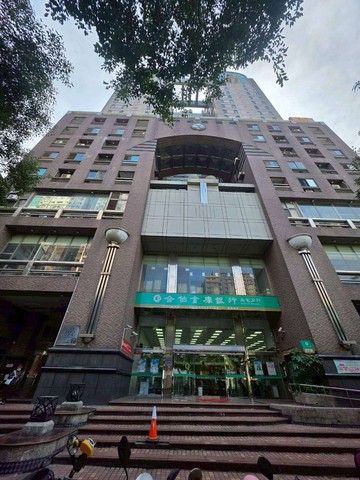 專任~三木凱撒一卡皮箱入住美套房｜台中市北屯區文心路四段