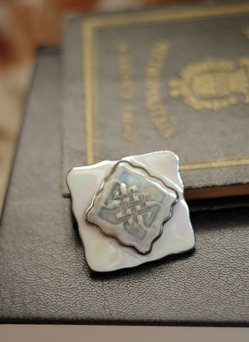 老又好古董珠寶 Vintage銀白線條陶瓷方塊別針 胸針 b382