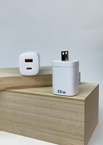 MCK科技 雙孔快充充電器35W