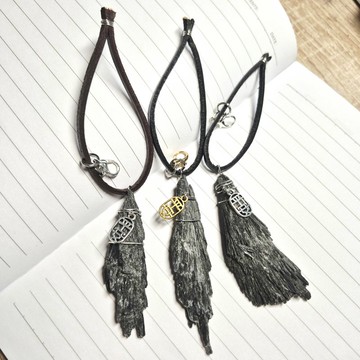 •平安門把掛件• 繞線 羽毛黑碧璽 原礦吊飾