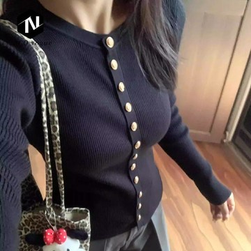 【Nico】臺灣熱銷🔥 6878K# 包芯紗 品質 設計感鈕釦針織開衫毛衣外套女