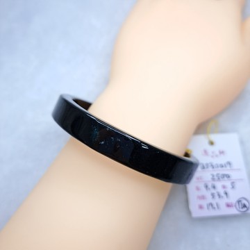 逸品軒~天然翡翠A貨-B530017-瓜料方鐲 寬9.4mm厚5mm內徑53.9mm約17.1mm圍 無紋無摳