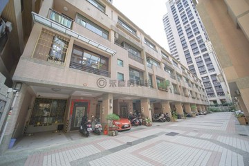 美術館特區【堅山慕夏】邊間採光車墅｜高雄市鼓山區美術北五街