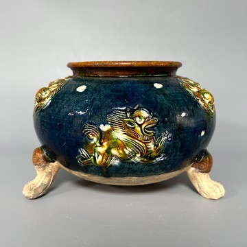 唐三彩貼花三足爐