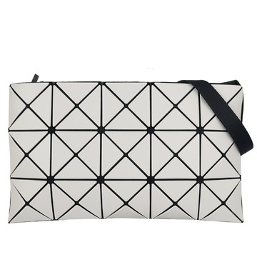ISSEY MIYAKE 三宅一生 BAOBAO 白灰色皮紋方格3x5中斜背包