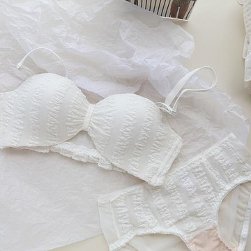 甜美鏤空半杯內衣泡泡紋理感小胸厚杯聚攏顯胸大半杯無痕文胸套裝