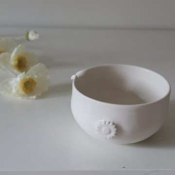 晨霧白 小雛菊 手工陶瓷抹茶碗 片口碗 Matcha Bowl Chawan