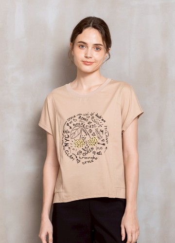 *街頭塗鴉圖案落肩造型T恤