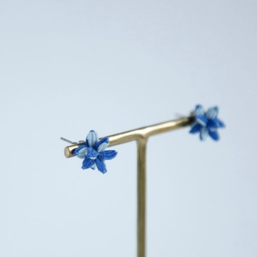 tatting lace（梭結蕾絲）雙色小花耳環 藍色