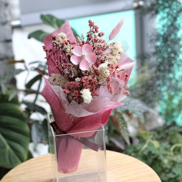 【Bloom & Grace 永生花禮花藝店】遇見浪漫 | 蜜粉包裝 x 永生乾燥花束 永生花 送禮 節日送禮 禮物《可備註填寫卡片內容》