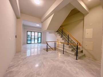 育平九街電梯全新雙車墅*小潔｜台南市安平區育平九街