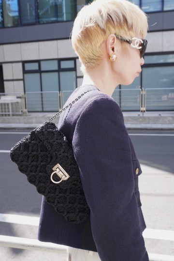 【日本直送 名牌中古包】Salvatore Ferragamo 肩背包 黑色 Gancini 毛圈織物 鏈帶 phcpax