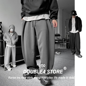 【DOUBLE4】彎刀棉長褲 BOXY 素面 挺版 美式 立體側折線 鬆緊 男女 寬褲 2546