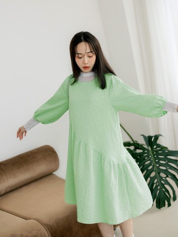 小花紋理圓領拋袖寬鬆短洋裝