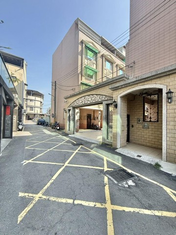 【鳳山國中】正５樓｜社區型超優質車墅｜高雄市鳳山區埤頂街