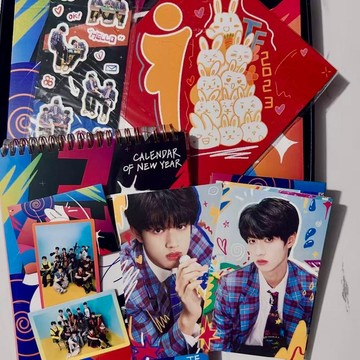 TF家族三代 2023新年臺歷套裝《關於生活的多種猜想》特別明信片 台曆小卡 TOP登陸少年左航 張極 朱志鑫 蘇新皓