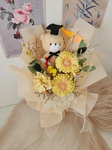 畢業小熊太陽花花束 畢業花束 娃娃花束