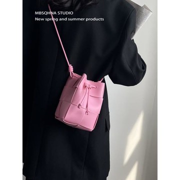 MBSQHNA小眾設計甜酷迷你抽繩水桶包包女質感單肩編織拼接斜挎包