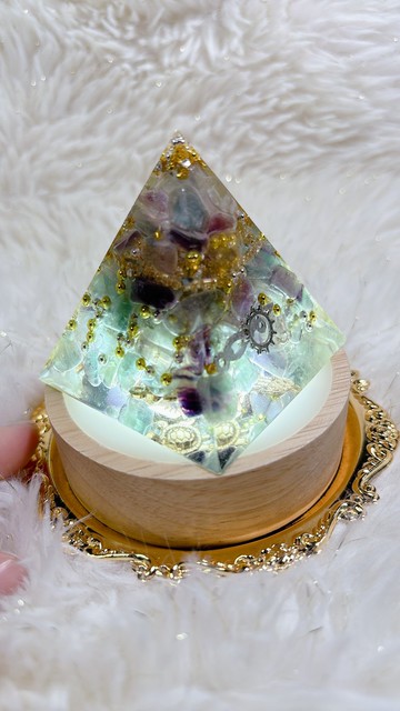 低調奢華的夜明珠-瑩石奧剛能量金字塔