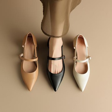 大碼低跟涼鞋女41一43包頭一字帶中空粗跟鞋子尖頭夏季配裙子女鞋