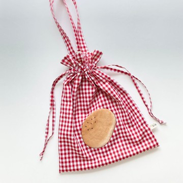 紅豆麵包與格子布束口袋