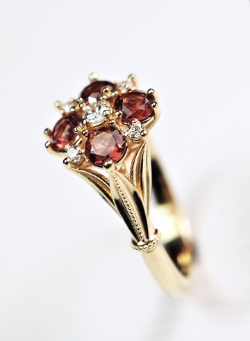 客製化珠寶 / 石榴石 / 戒指訂製 / 婚戒訂製 / 求婚戒 / 輕珠寶