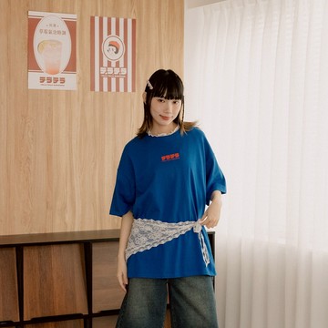 QUEENSHOP_S 女裝 短袖 Tella Tella 日文印字短袖上衣 兩色售 現+預 【01190371】