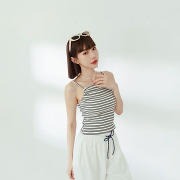 QUEENSHOP_ S 女裝 經典條紋抓皺設計細肩背心 三色售 現+預 【01098907】